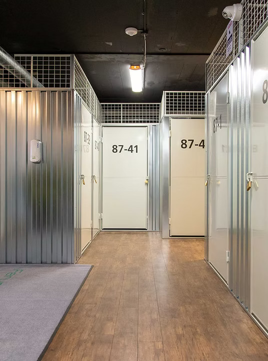 Lys og ren gang med depotrum, opvarmet og ventileret